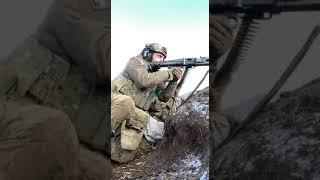 Кулеметники ведуть вогонь!