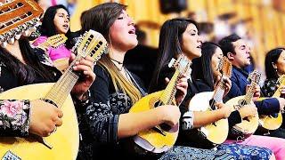 Have you ever seen someone Play and Sing Like This?? IT'S SO BEAUTIFUL AND EXCITING!!  Gladys Munoz