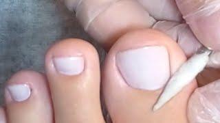 Esmaltação branquinha que combina para todo tipo de pé - olha que lindo que fica.