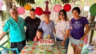 Mi ABUELA reventó PIÑATA de esta manera | Celinaz El Salvador