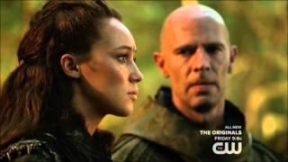 Clarke and Lexa 3x03 scene 2