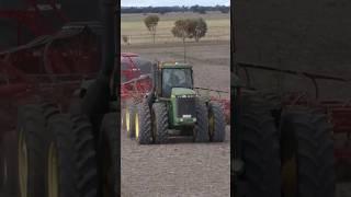 Tractor John Deere seeding whit horsh #short #tractors #trattori #music #horsh #johndeere #loop