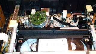 Mitsubishi HS-U580 VHS VCR in Action