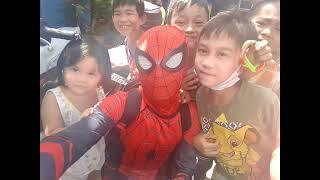 Tuwang tuwa ang mga bata nakita nila si RUNNING SPIDERMAN PH. nag galagala sa bgry 375 sta. Cruz mla