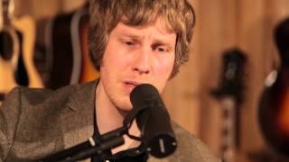 Scott Matthews Performs "Eyes Wider Than Before"