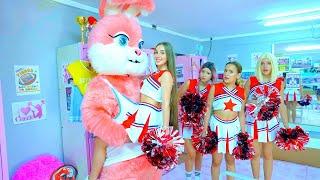 Neues Maskottchen von den Bunny Cheerleaderinnen! Wer ist er?