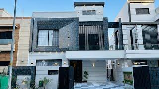 10 Marla Beautiful House Available In Bahria Town Lahore