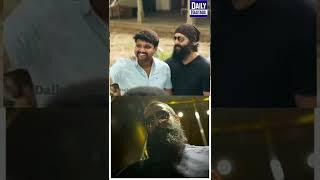 Chiyaan Vikram meet fan #ps1 #thangalaan #chiyaanvikram #shorts #shortsvideo #tamilcinemanews