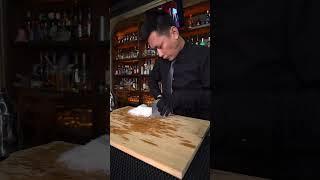 goldNegroni Carving roses in ice, the omnipotent ice art!Golden Negroni a rose carved into the ice.
