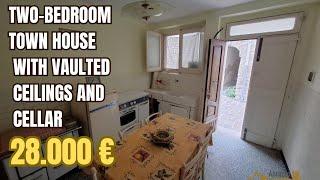 Two-bedroom town house with vaulted ceilings and cellar. Abruzzo.