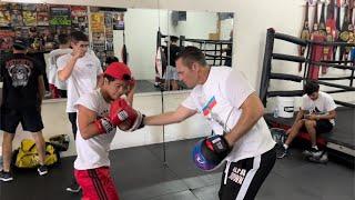 ERIC "MINI PACMAN" ROSA & BOB SANTOS WORK ON PERFECTING OVERHAND RIGHTS HAND MITTS DRILL | TRAINING