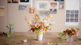 Arranging flowers in complementary colours - Vinca vine for the first time!