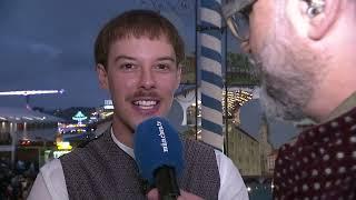 Aditotoro feiert Alex' Schnauzer sehr! - Influencer-Star mit Spontan-Wiesn-Studio-Besuch