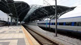 KTX-1 Pass through Cheonan-Asan Station 300km/h