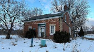 Creepy Discoveries inside this ABANDONED 150 year old house **dead body found???**