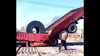 Truck fail compilation【E23】--Top dangerous moments of truck driving