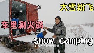 Snow camping in a truck, light a wood-burning stove for shabu-shabu