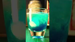 tiny cocktails series: ginebra, wheat beer, and blue Curacao #alcoholicdrinks