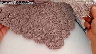 Crochet triangle shawl pattern #crochetscarf #crochetknittingsort