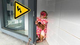 What happened to Kobi when he was home alone and the wind was very strong?