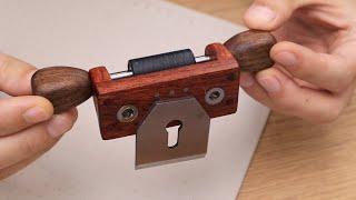 Unusual Sharpening Jig for Chisels and Plane blades | Woodworking Tools