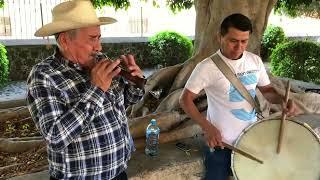 Pueblos de México: La Chirimía, un antigüo instrumento que todavía se puede escuchar en los pueblos.