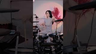 汐雅架子鼓现场燃炸节奏引爆热情全场#节奏女神 #鼓手演奏 #音乐短片 #drumgirl #musicshorts