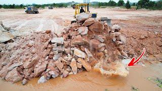 Fantastic Action Rock Stone Pushing Powerful Bulldozer Komatsu D68E, 25 5T Dump Truck Dumping Rock