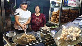 Hàng bún mì vàng Sài Gòn nồi nước lèo ngọt nhờ cả tạ xương ống, tớp mỡ giòn mặn mặn đã miệng