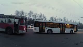 Автобус снёс зеркало Троллейбусу
