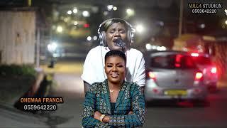 OHEMAA FRANCA CHOSE TO WORSHIP HIS MAKER ON THE STREET WOOW THIS IS VERY INTERESTING SUBSCRIBE PLS