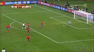 Mario Gomez Makes a Mistake in Pass in an Extreme Situation