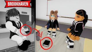 UNE ÉLÈVE DÉCOUVRE LES SECRETS D'UN GARÇON DU PASSÉ sur BROOKHAVEN RP ! ROBLOX FR