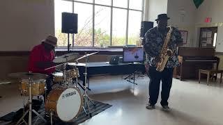 Yamaha Artist Gregory Thompkins  Performs  Bemsha Swing with Chuck Ferrell !