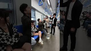 Help the girl get a seat on the train [CONDA NGUYEN] #condanguyen #kindness #goodman #help #respect