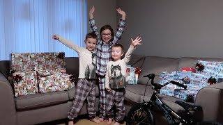 CHRISTMAS MORNING SPECIAL 2017 -- OPENING PRESENTS