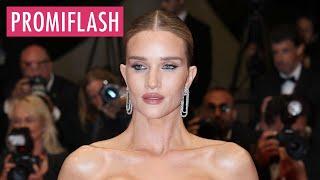 Rosie Huntington-Whiteley feiert Laufsteg-Comeback in Paris