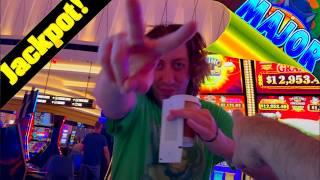 I Hit A MASSIVE MAJOR JACKPOT On The FIRST Slot Machine I Sat Down At Fontainebleau Casino!