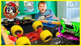 Monster Jam & Hot Wheels - BIGGEST Monster Trucks TREADMILL RACE (DIY SUPER MEGA FLIP RAMP)