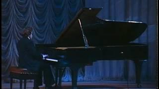 Boris Petrov plays Liszt La Campanella - video 1983