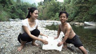 Digging for Clams With my Short Boyfriend. Harvesting Lots of Big Potatoes To Sell.