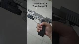 Pistola Taurus PT92 com Lanterna Trustfire GM23: Potência e Precisão Iluminada . #Taurus #9mm