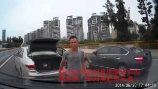 深圳撞車黨想屈中港車司機錢... 最後乜到囉唔到...