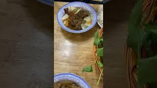 베트남에서 반드시 먹어봐야할 음식/분짜 (Bun cha)/구운 돼지고기 국수 #분짜 #shorts #베트남음식 #하노이음식 #호치민음식 #다낭음식 #buncha #short