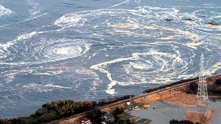 Huge tsunami waves destroy hundreds of ships on the coast of Cabo Blanco, Peru