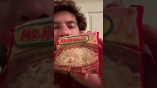 Day 3 learning to cook: Mr noodles   #shorts #cookingvideo #cookingchannel #food #gordonramsay