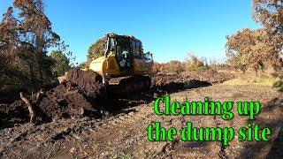 Cleaning Up The Dump Site With The Komatsu D39