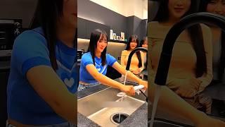 He took out the cloth without getting it wet  #magic #shortvideo #amazingfacts