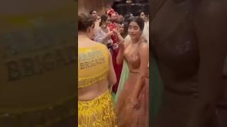 Ananya pandey dance with Janhavi Kapoor ️ #ananyapandey #janhvikapoor #shorts