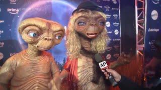 Heidi Klum, Janelle Monáe both go as E.T. for Halloween